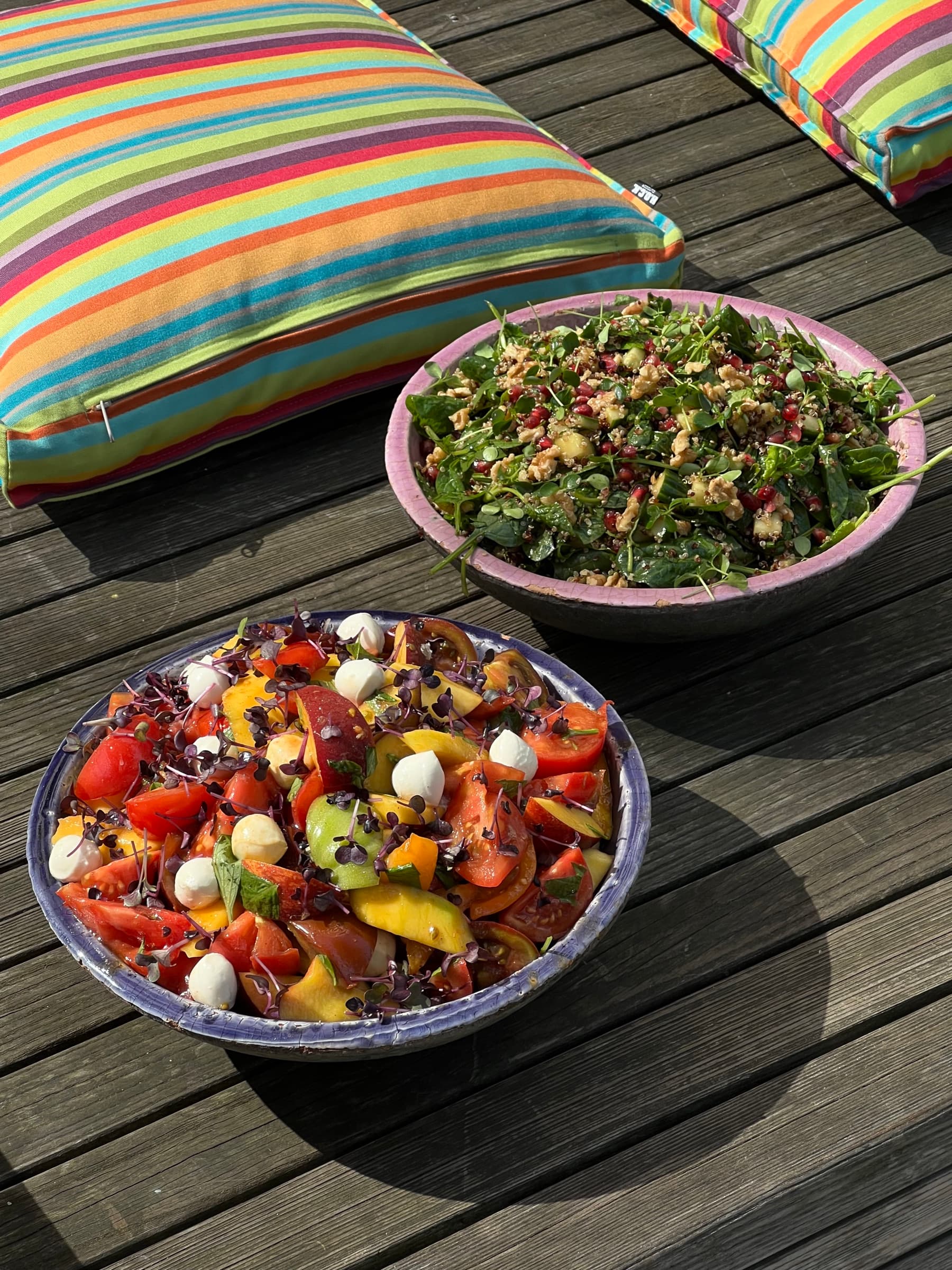 Zwei Salatschalen